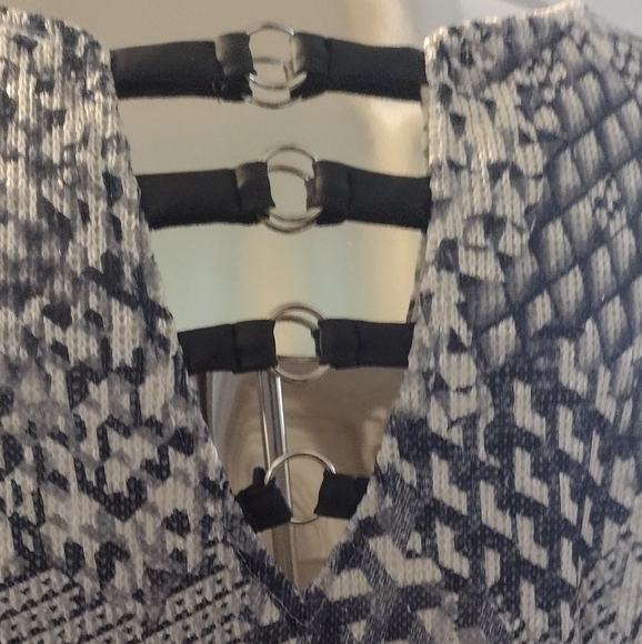 Latin Quarter dress ptp 21" - Picture 3 of 7